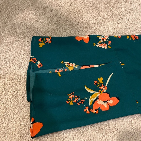 Van Heusen Blouse with Bell Sleeves - Picture 6 of 7